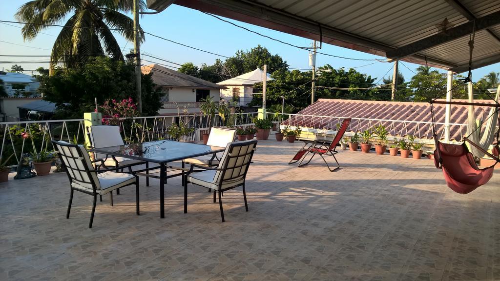 The Red Hut Hotel Belize City