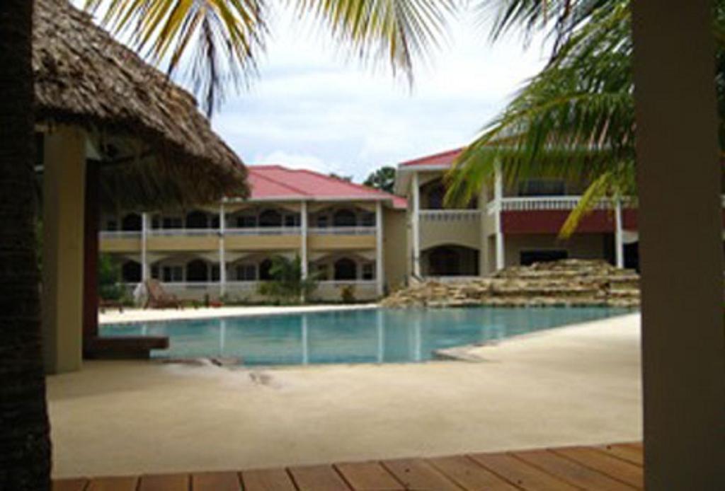 Porticos Villa Placencia