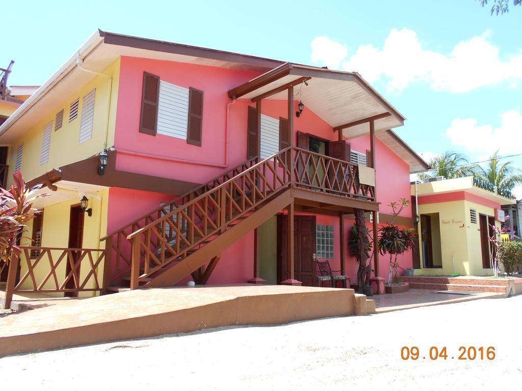Alan's Paradise Hotel