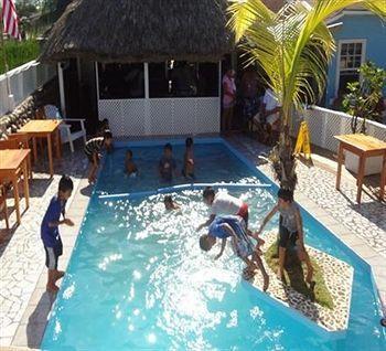 Hotel Belize Hutz