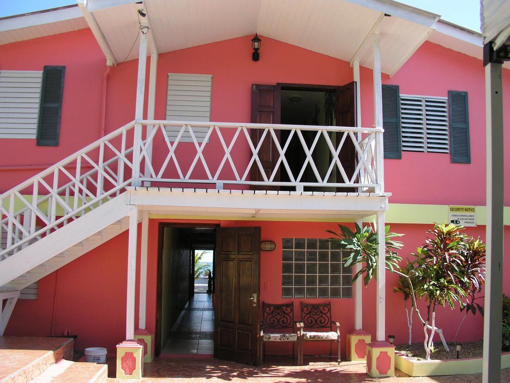 Alan's Paradise Hotel