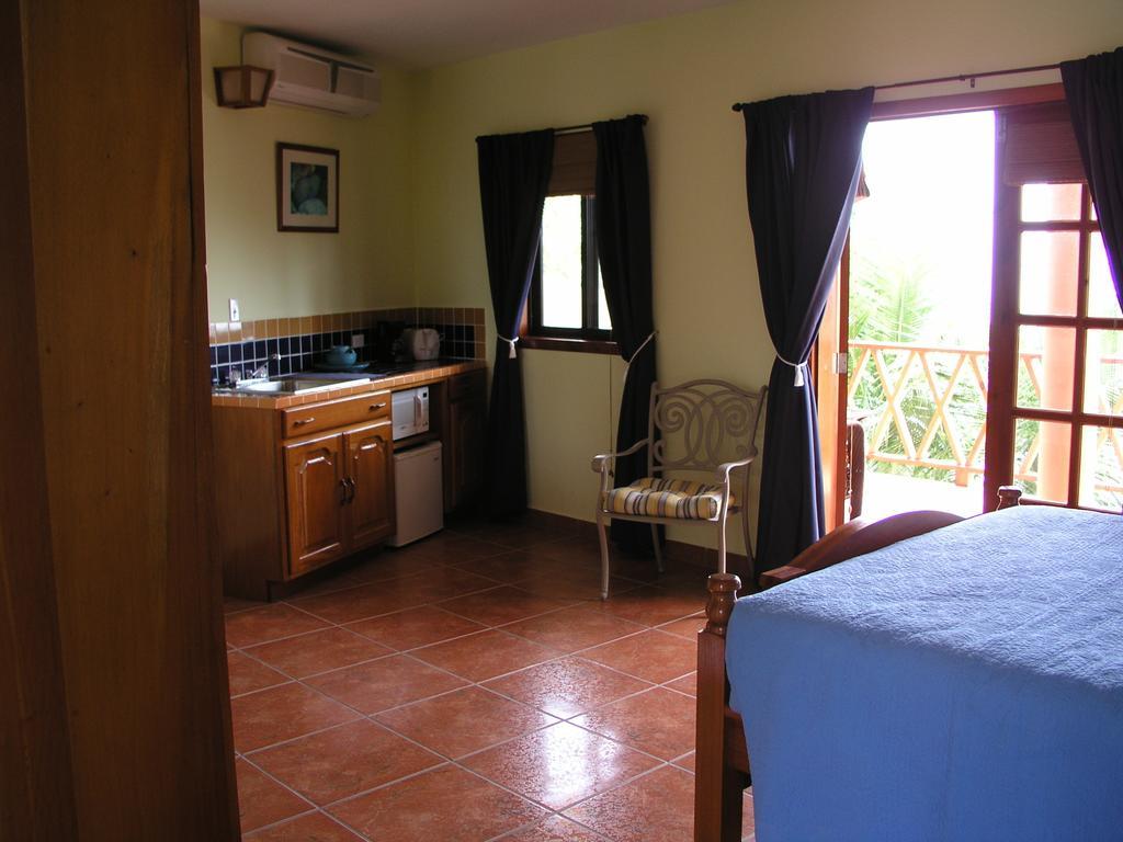 Alan's Paradise Hotel