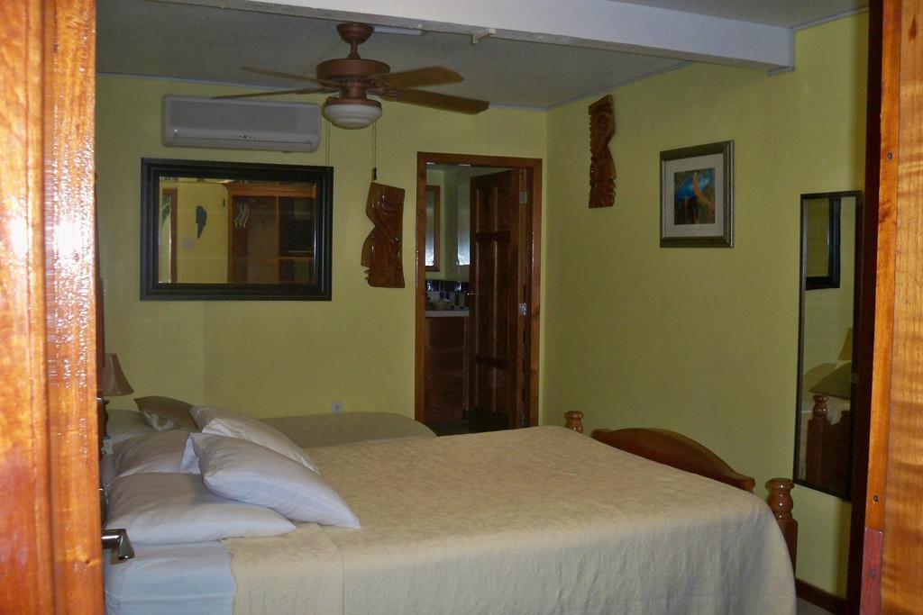 Alan's Paradise Hotel 3*