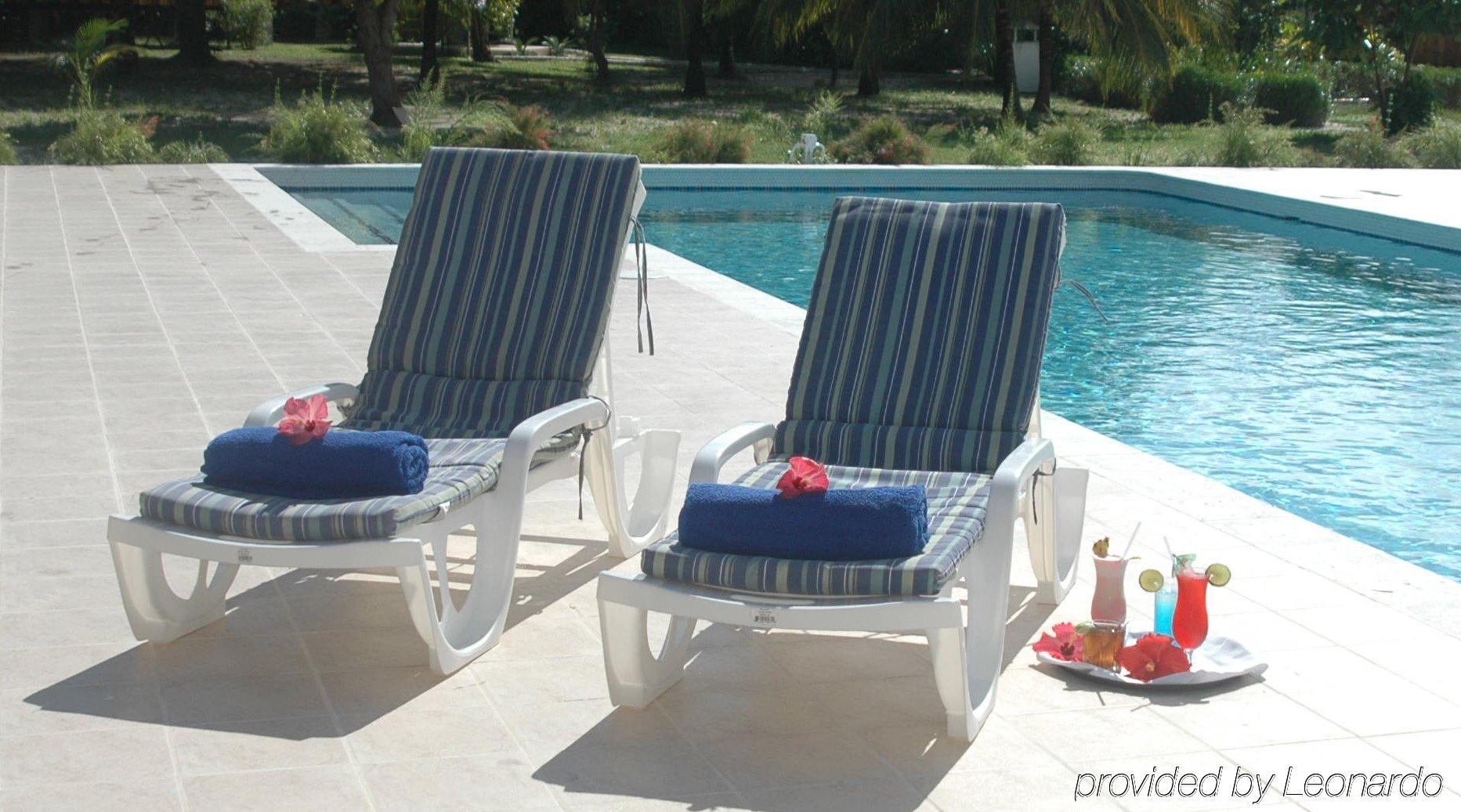 Resort St. George's Caye 3*
