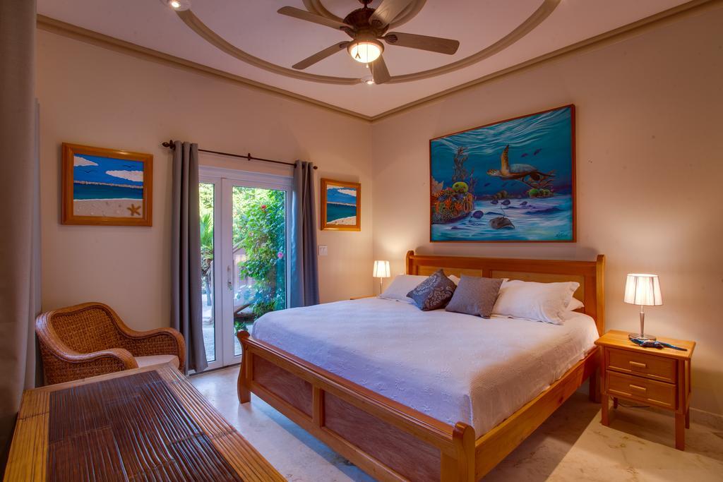 Villa Belizean Cove Estates Luxury Beachfront *