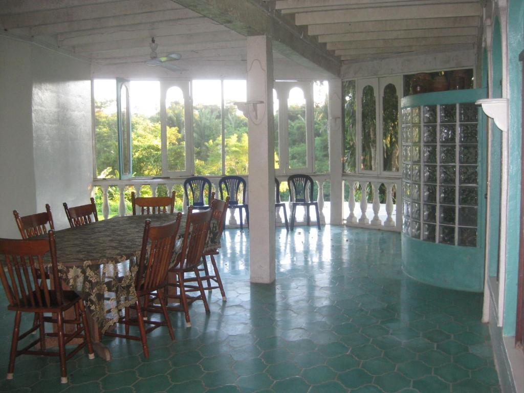 Banana Bank & Jungle Horseback Adventures Lodge Belmopan