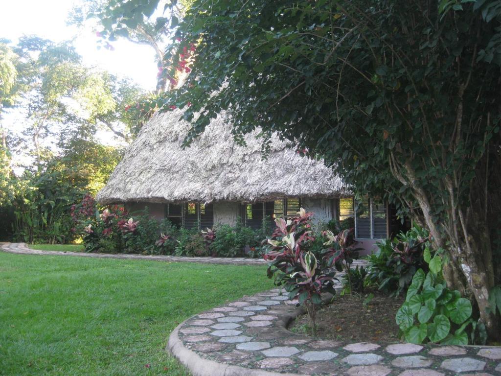 Lodge Banana Bank & Jungle Horseback Adventures