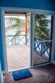 Sandbar Beachfront & Restaurant Hostel *