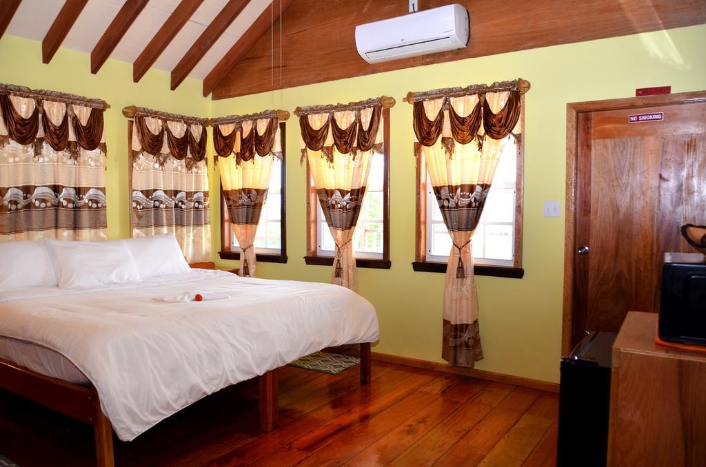 Lodge Hfc Placencia