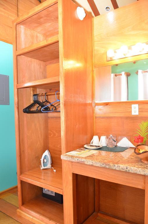Lodge Hfc Placencia