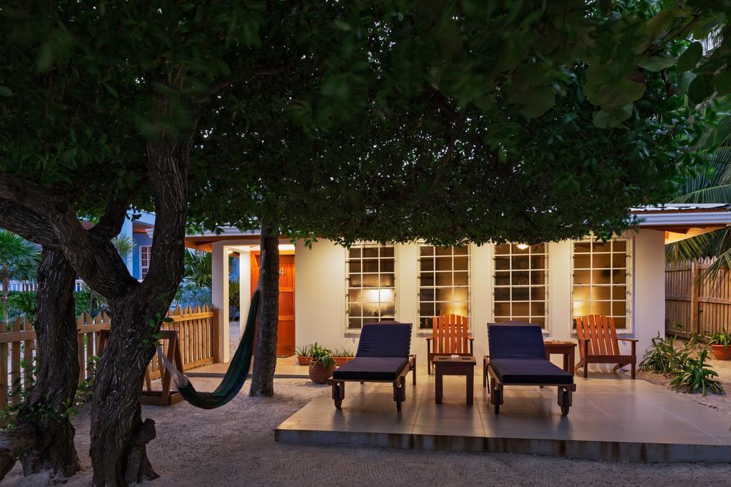 Weezie's Ocean Front And Garden Hotel