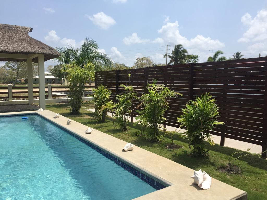 Royale Manor * Corozal