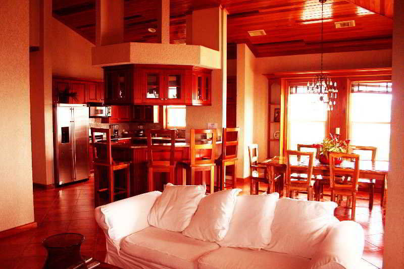 Grand Colony Island Hotel