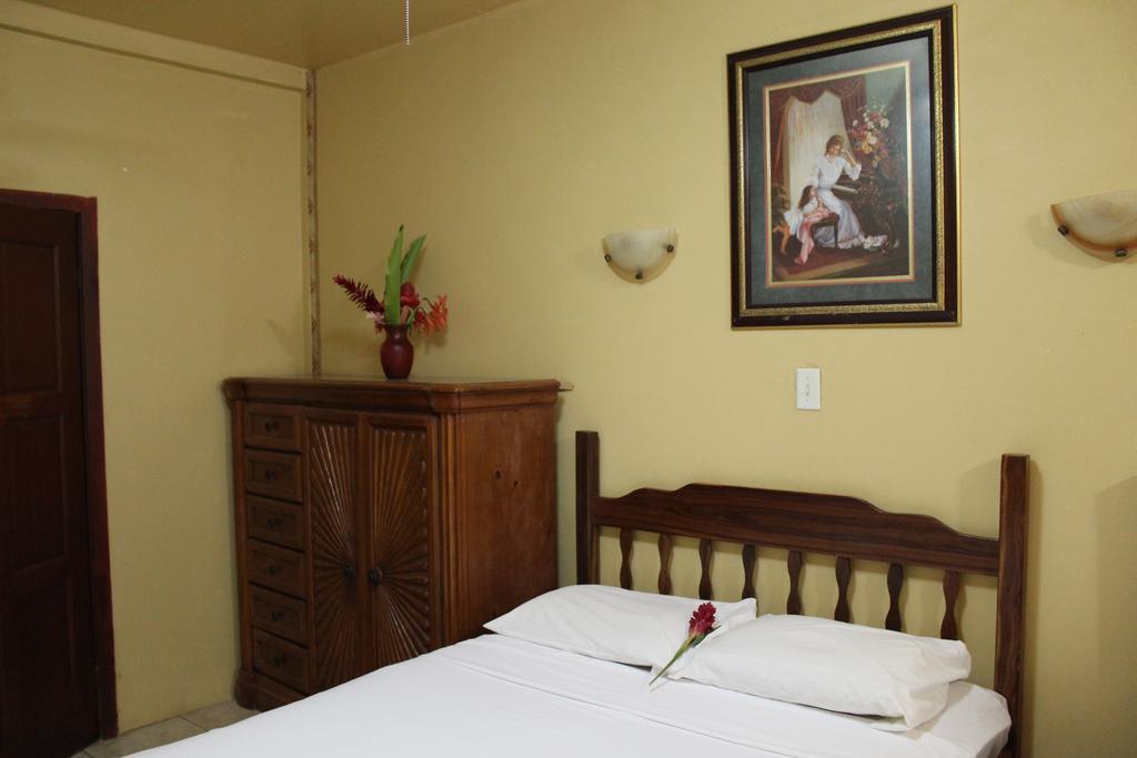 King Bed Hotel Belmopan