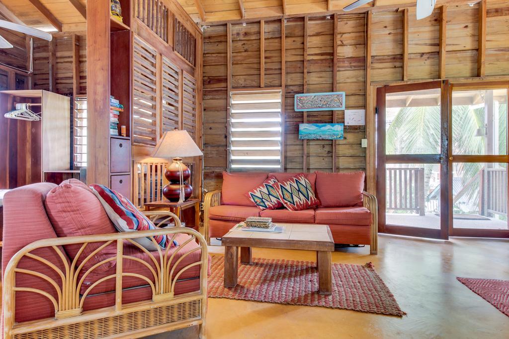 Amanda's Place * Caye Caulker