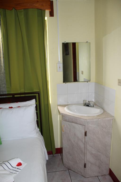 Belcove & Guest house 2*