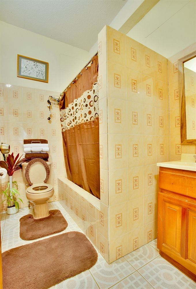Hotel Davis Falls Dangriga