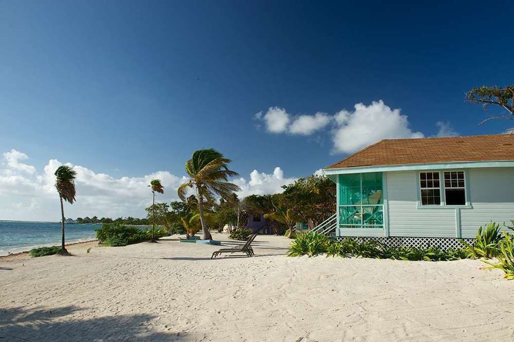 Resort Blackbird Caye 3*