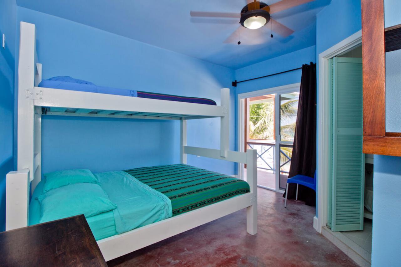 Hostel Sandbar Beachfront & Restaurant San Pedro (Ambergris Caye)
