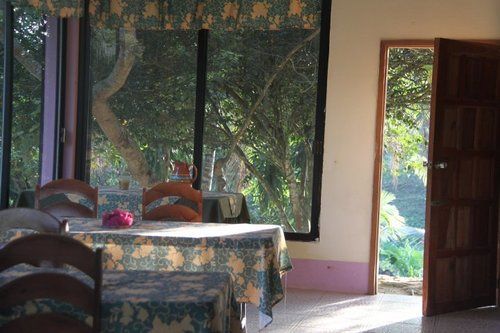 Hotel Davis Falls Dangriga