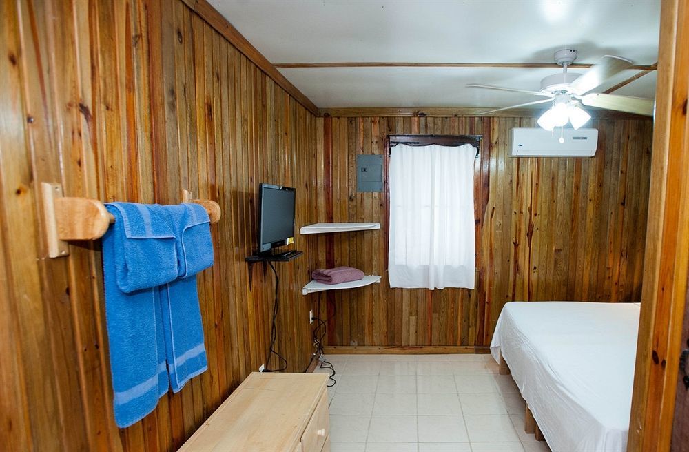 Hostel Pedro's & *