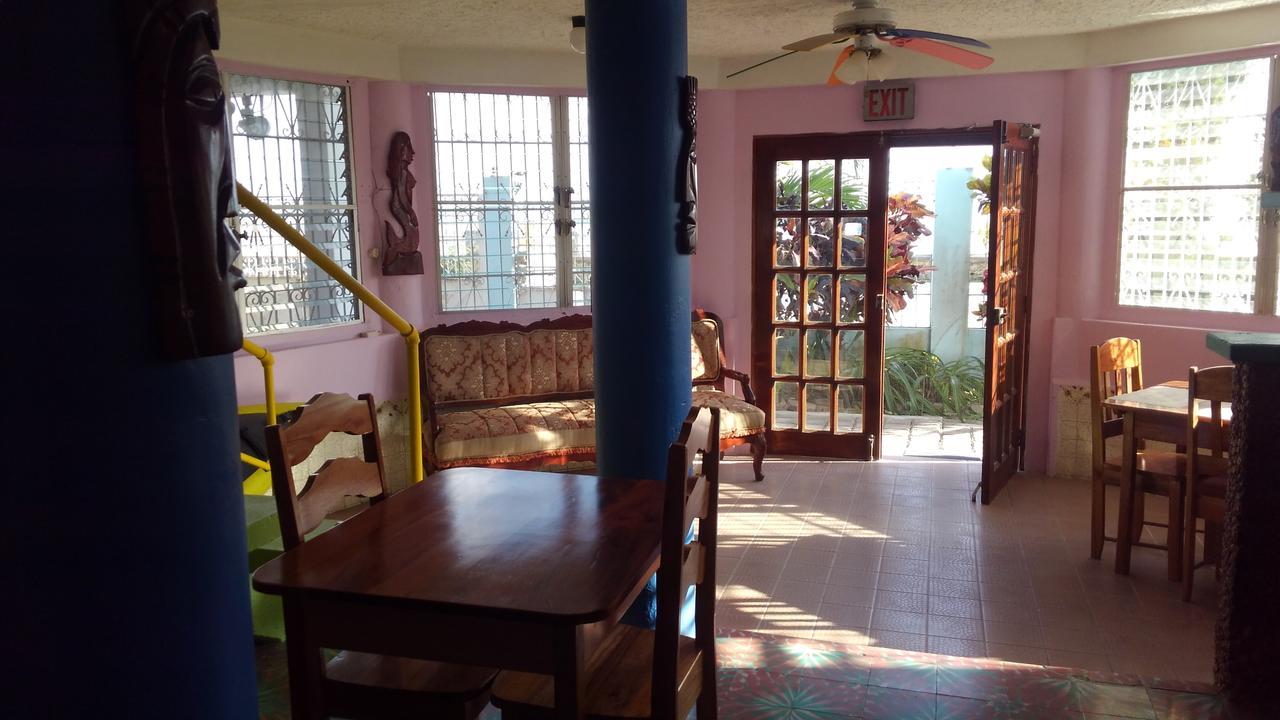 Waterfront Seaside Guest House * Corozal