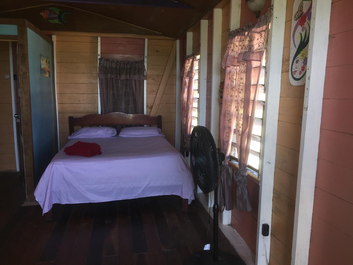 Ignacio's Beach Cabins Lodge