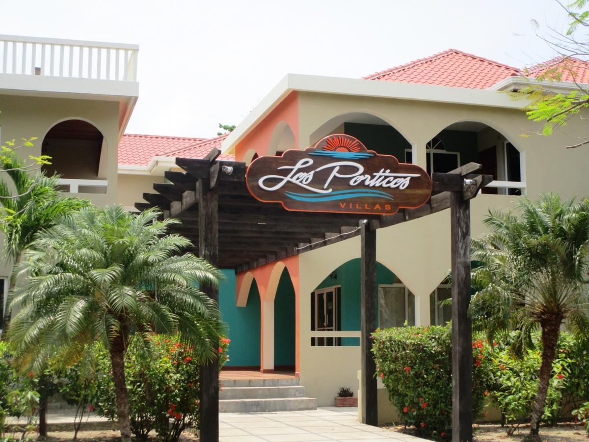 Porticos Placencia