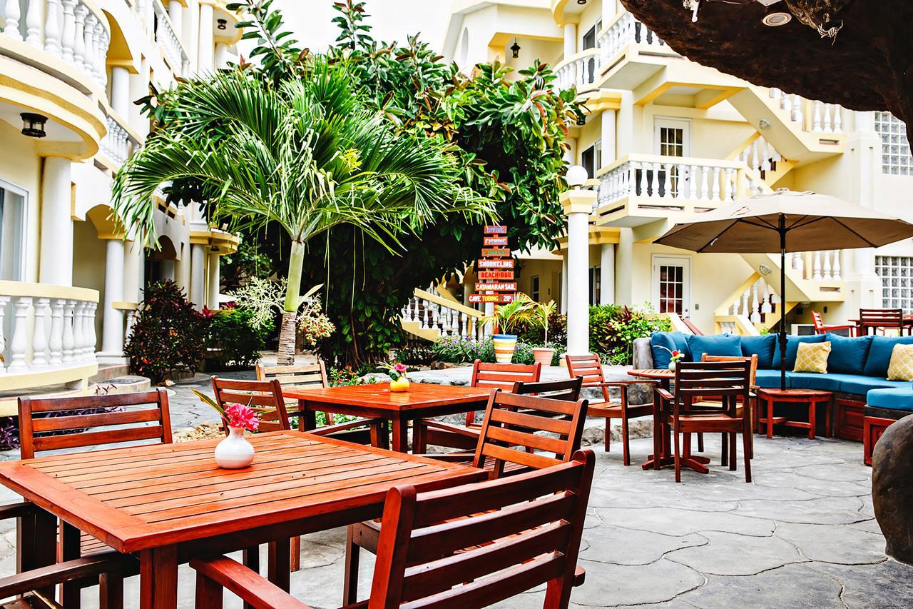 Pelican Reef Resort *