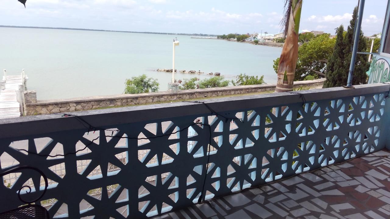 Waterfront Seaside Guest House * Corozal