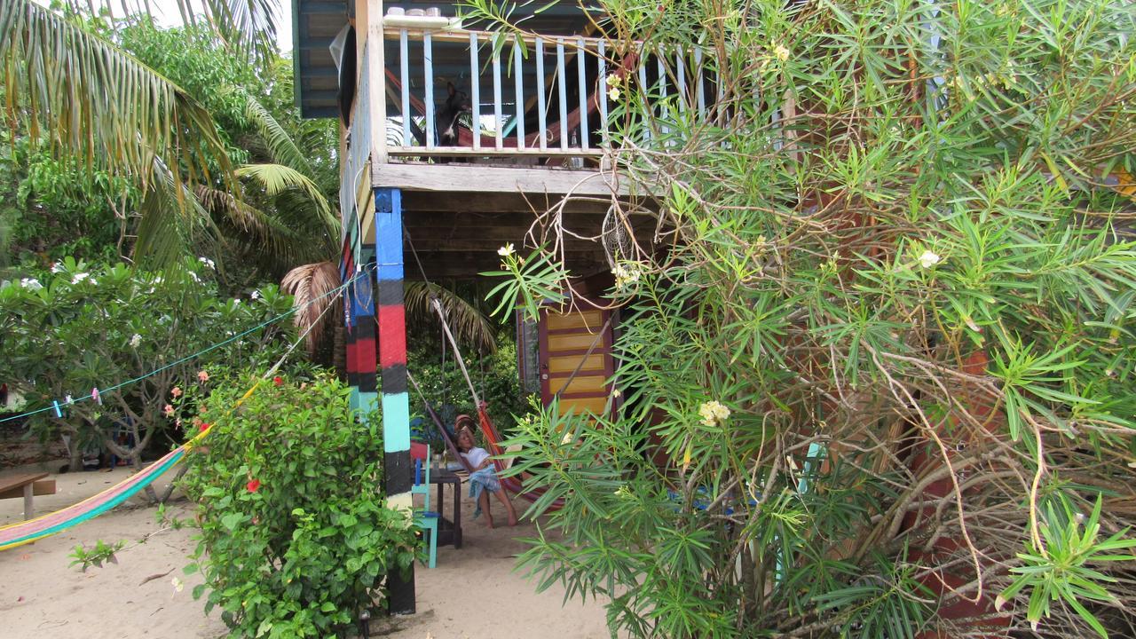 Anda Di Hows Hostel Placencia