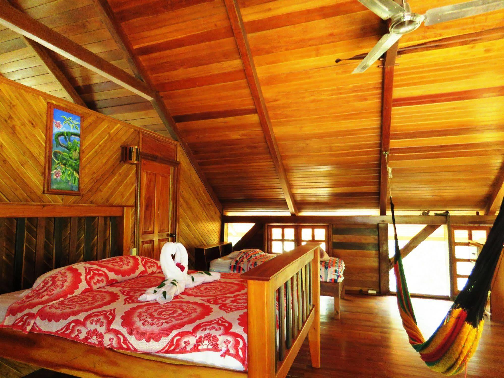 Resort Crystal Paradise San Ignacio