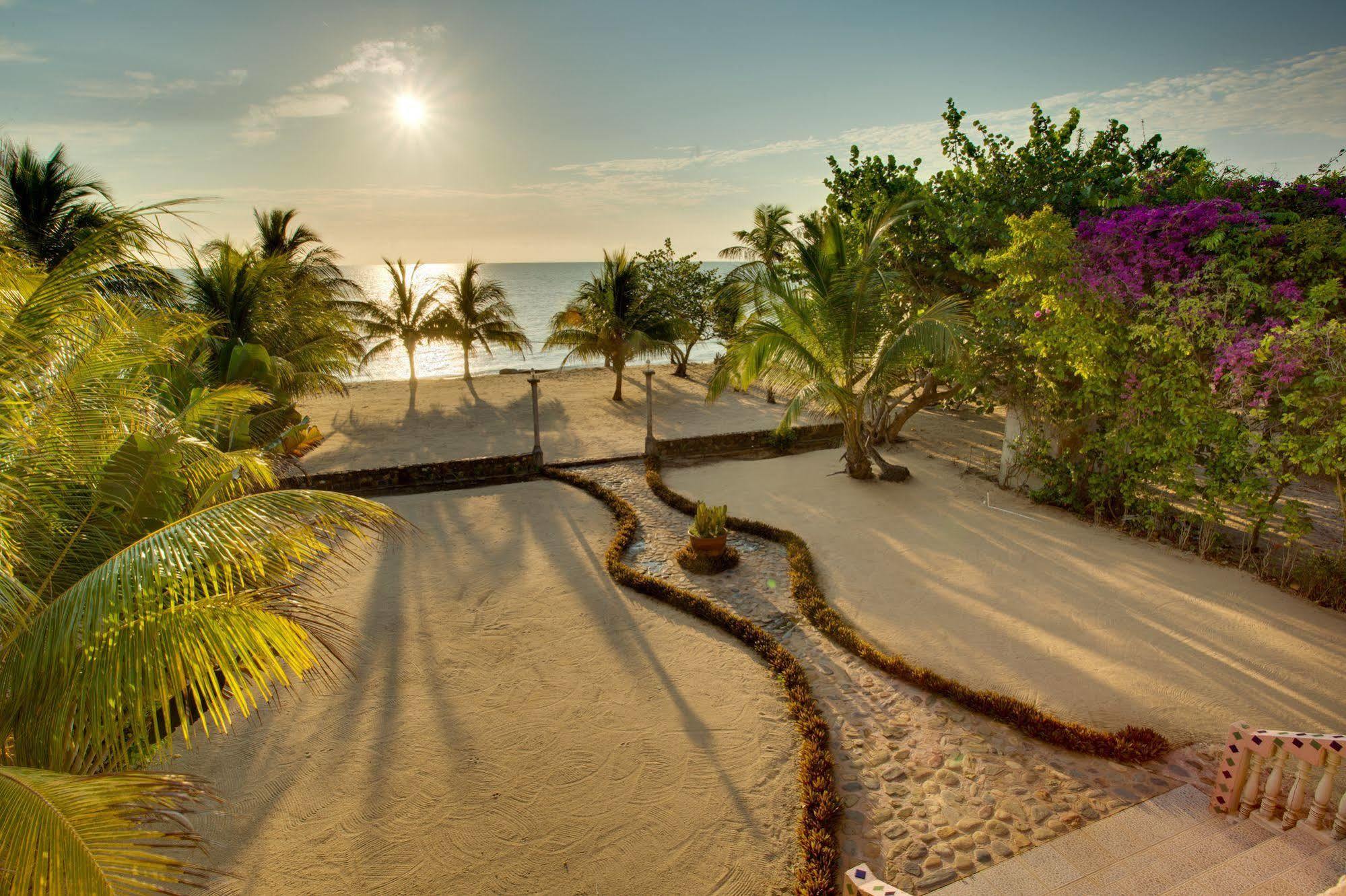 Coconut Row Hotel