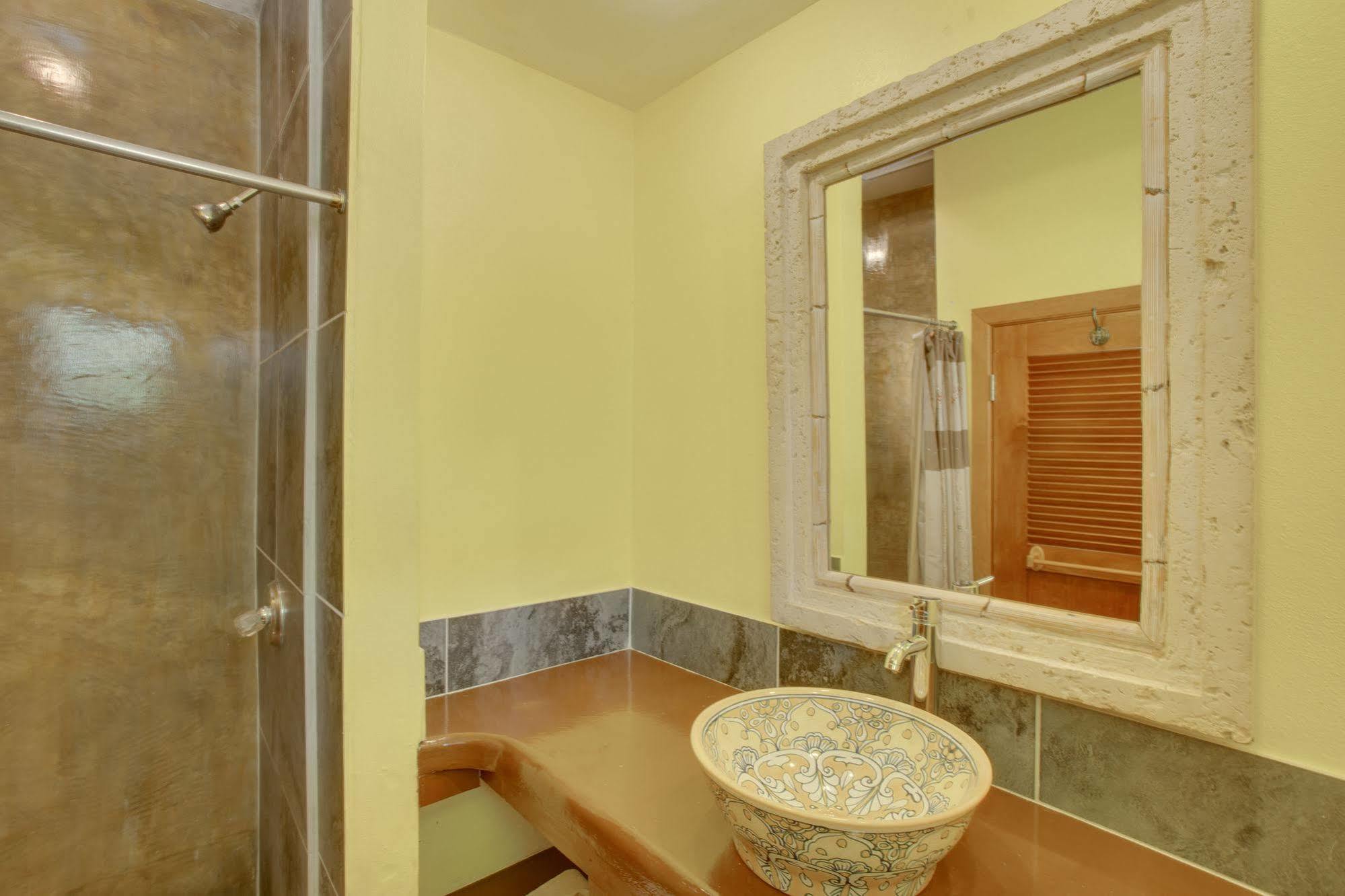 Coconut Row Hotel 3*