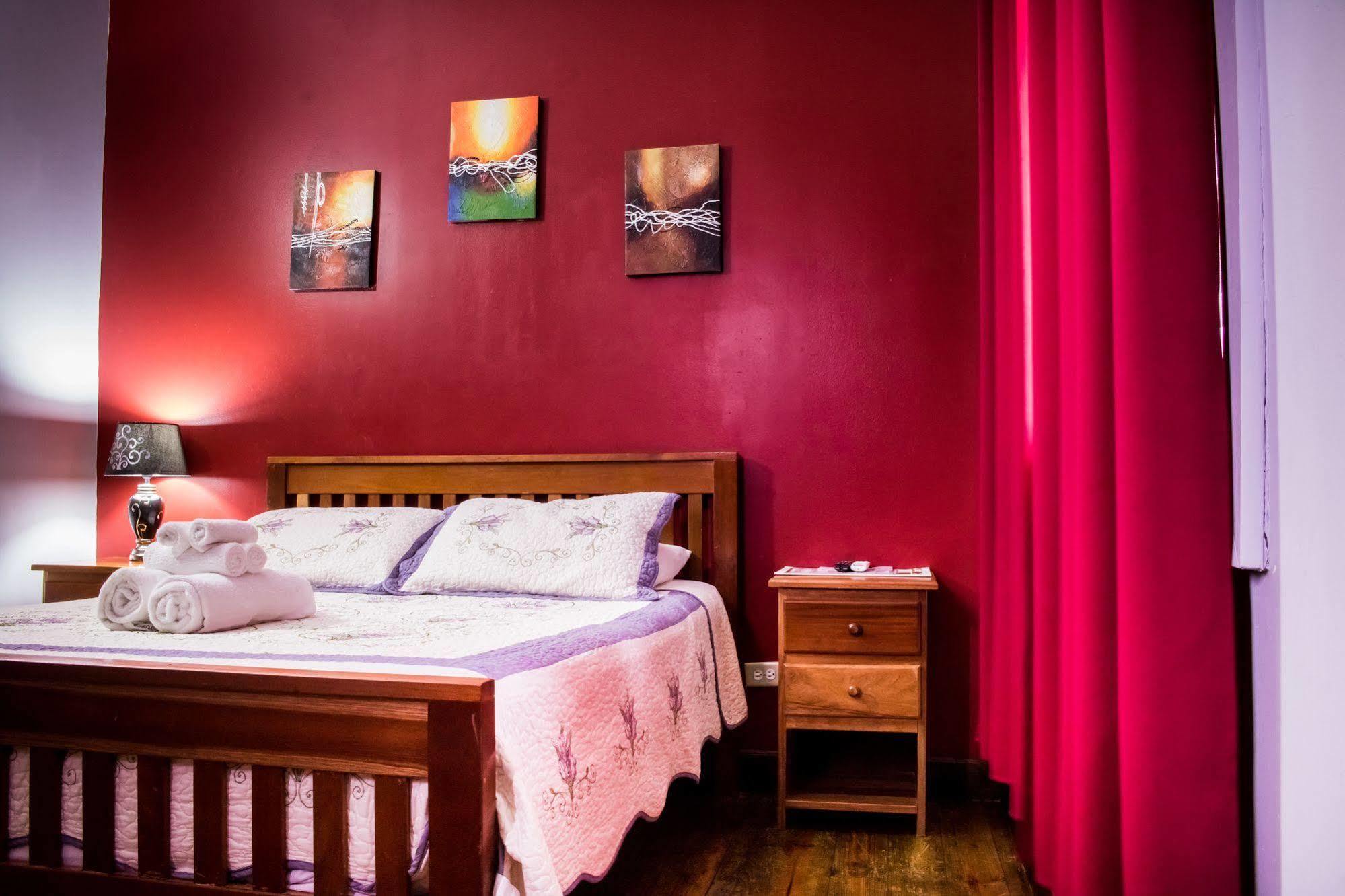Serenade Hotel 3*