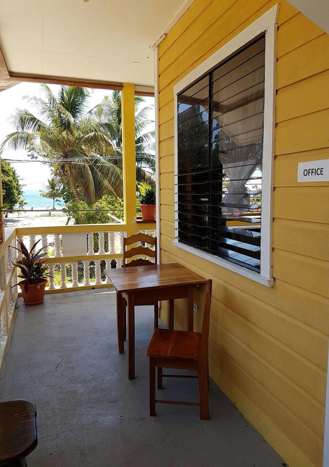 Serenade Placencia