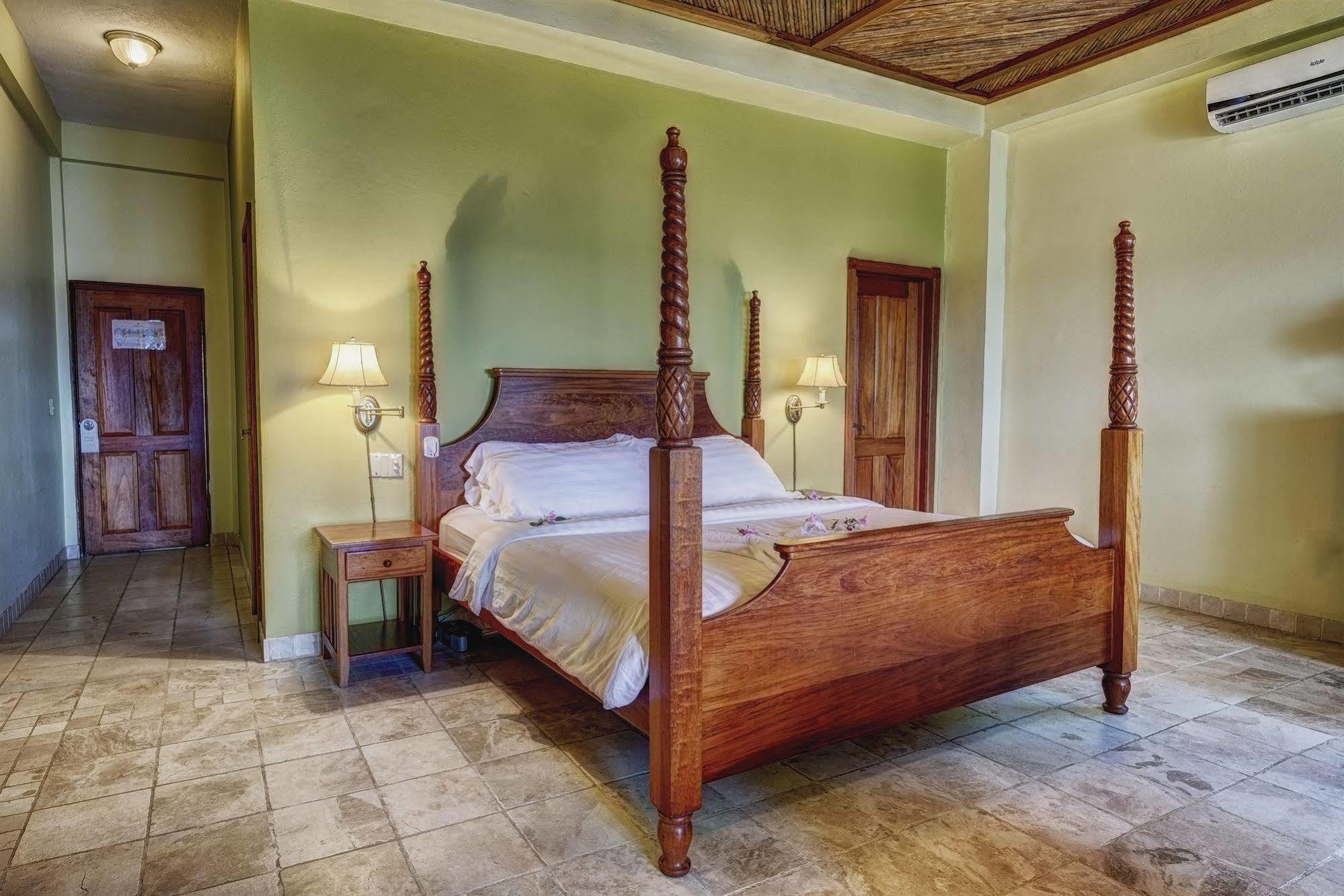 Resort Almond At Jaguar Reef Hopkins