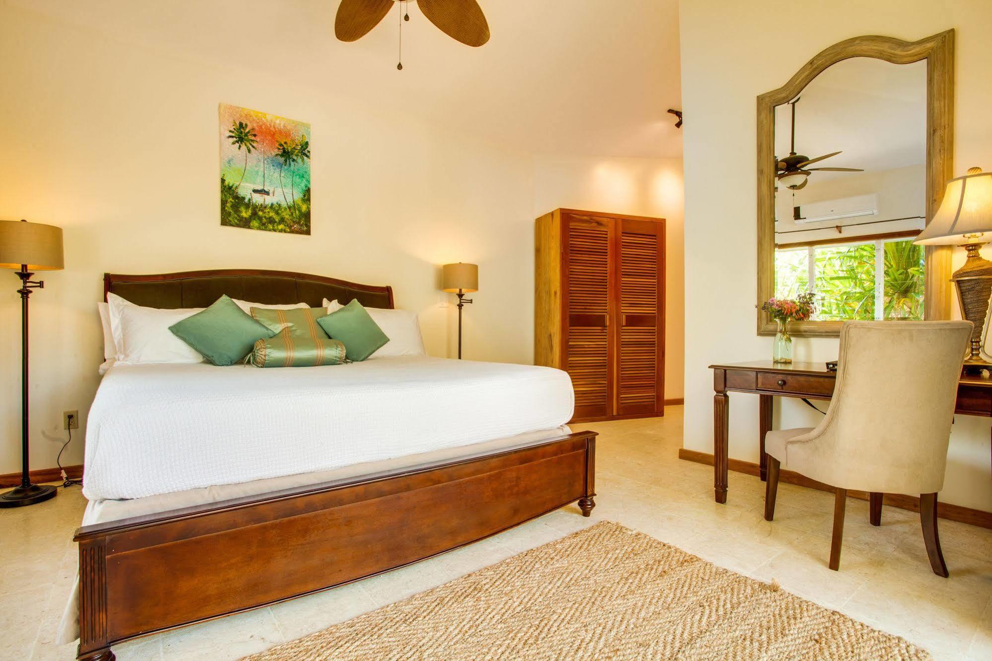 Hatchet Caye Island (adults Only) Resort