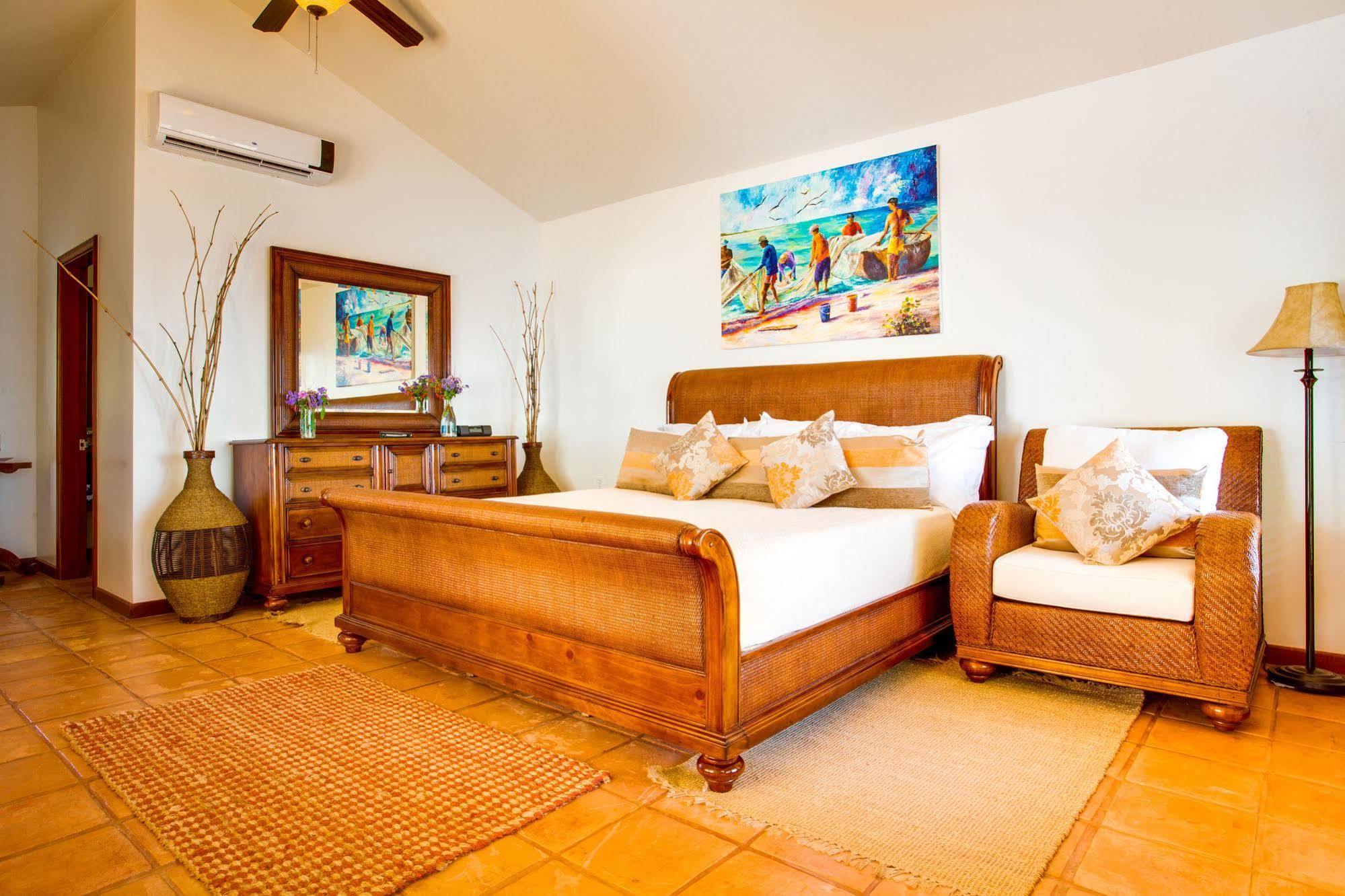 Hatchet Caye Island (adults Only) Resort 4*