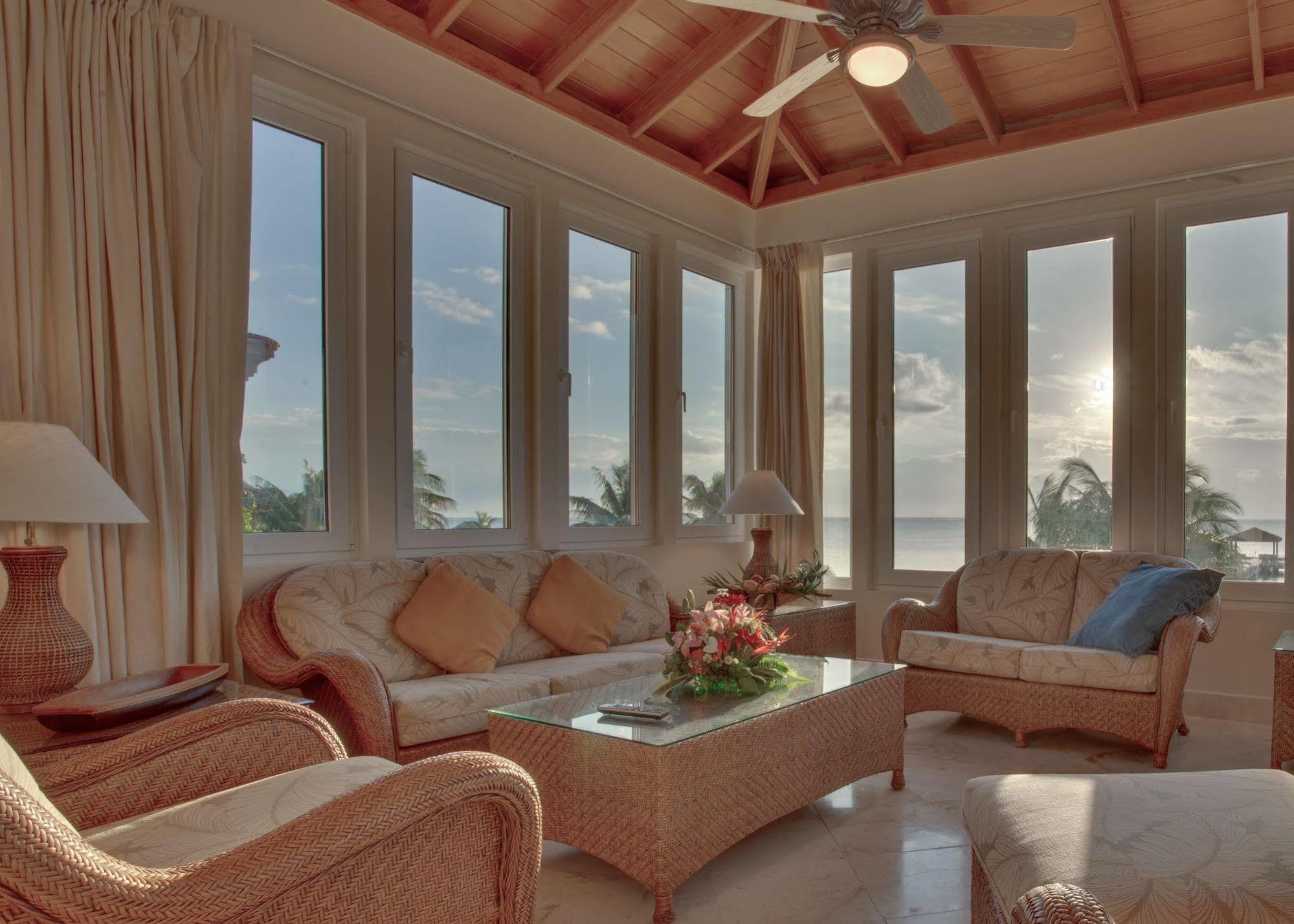 Hotel Belizean Cove Estates