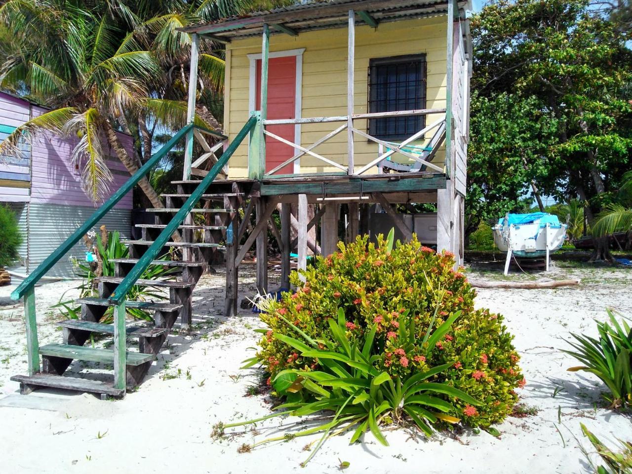 Ignacio's Beach Cabins Lodge