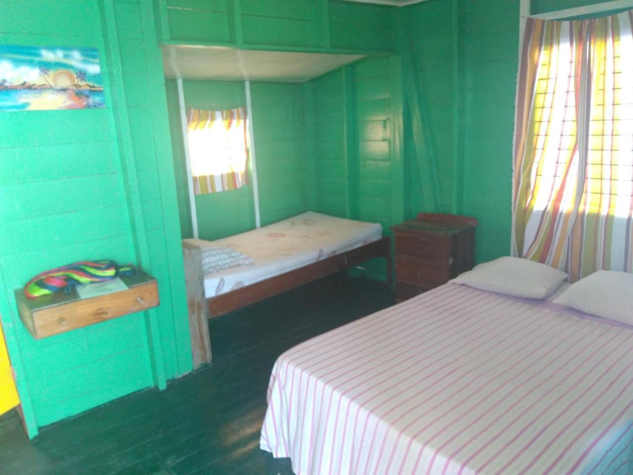 Ignacio's Beach Cabins Lodge