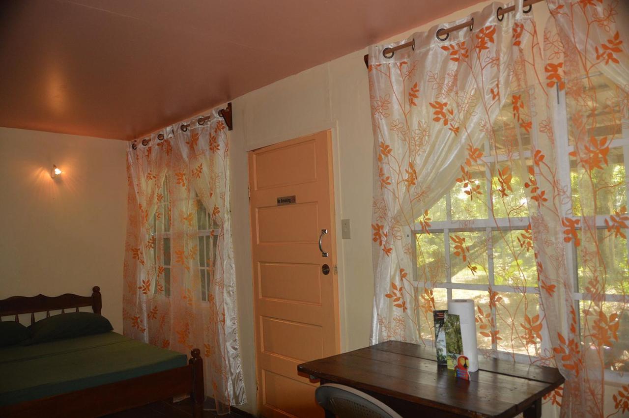 Howler Monkey Lodge