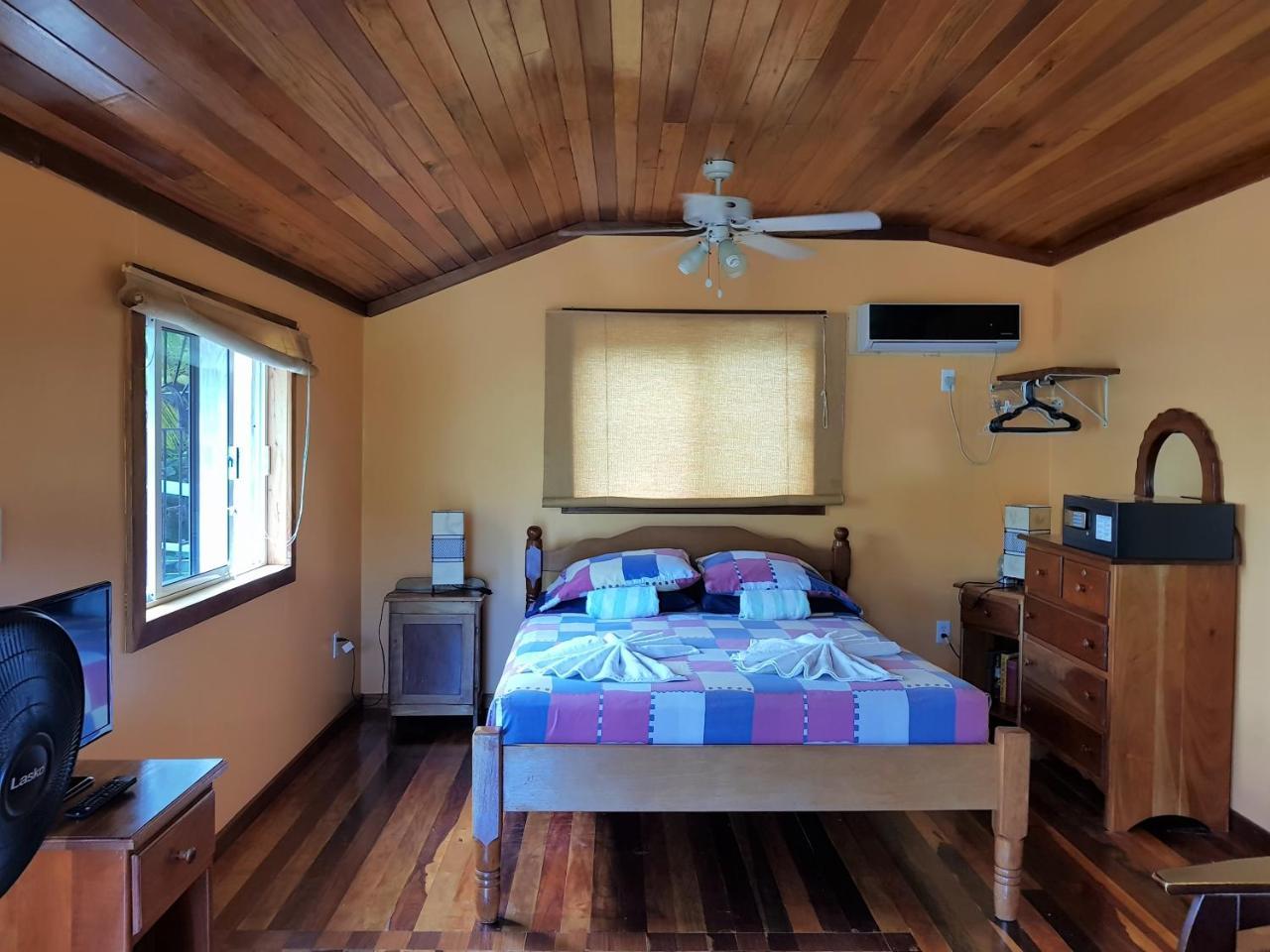 Beachside * Caye Caulker