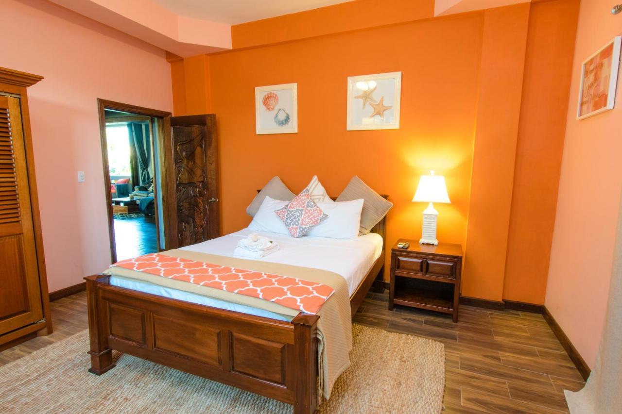 Khalkob's Estate Placencia