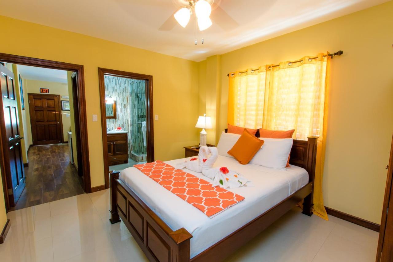 Khalkob's Estate Placencia