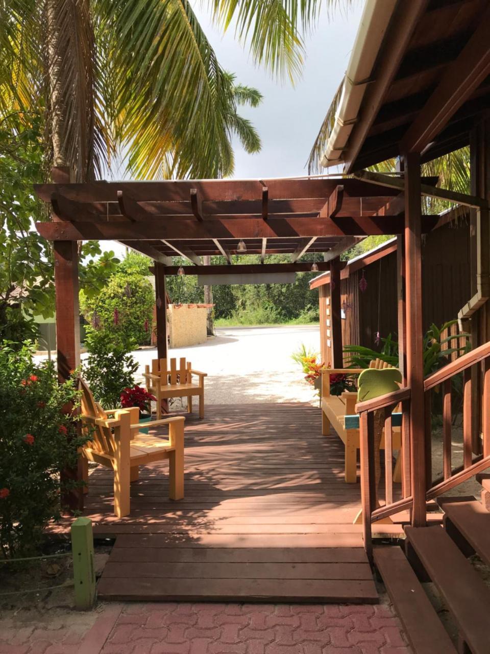 Lodge Green Parrot Beach Houses And Placencia