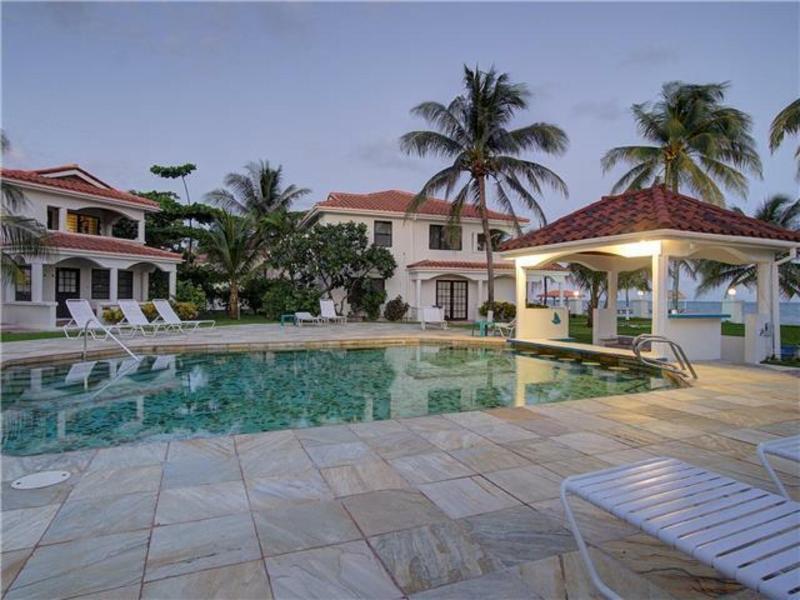 Isla Bonita Yacht Club Hotel