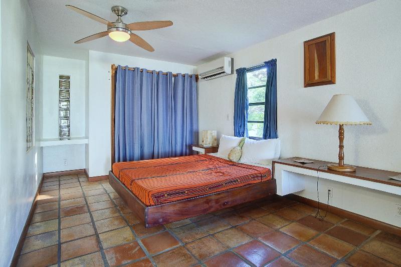 Isla Bonita Yacht Club Hotel
