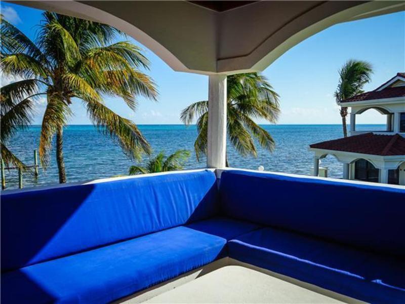 Isla Bonita Yacht Club Hotel